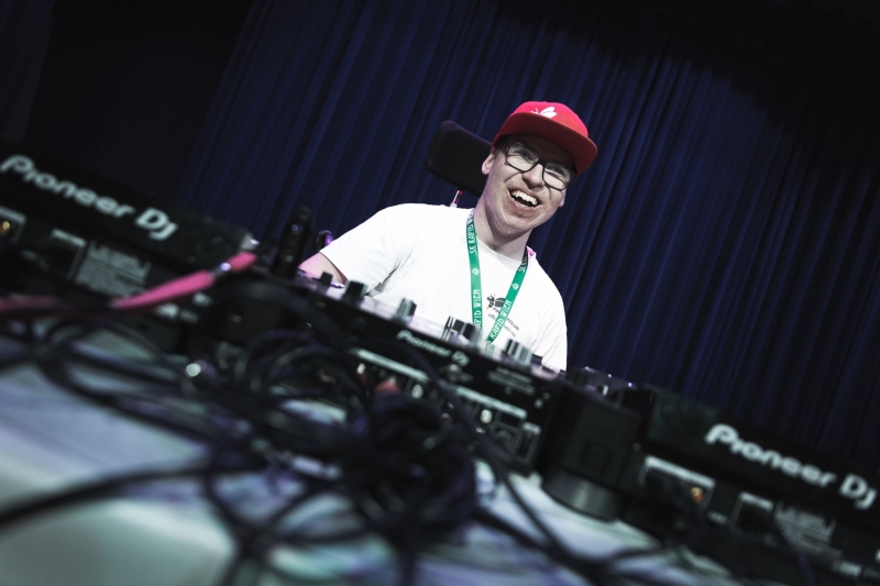 DEEJAY Tom Foto