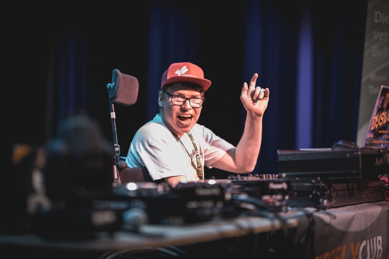 DEEJAY Tom Foto