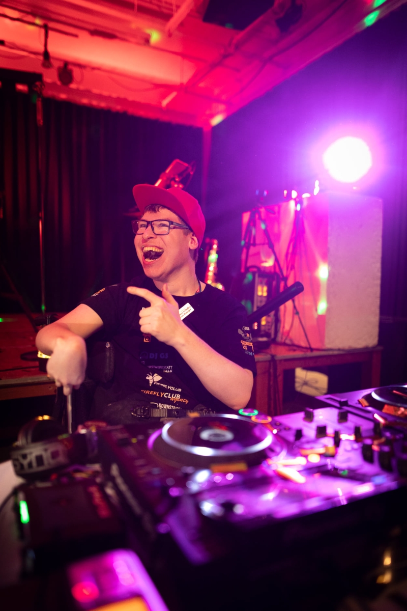 DEEJAY Tom Foto
