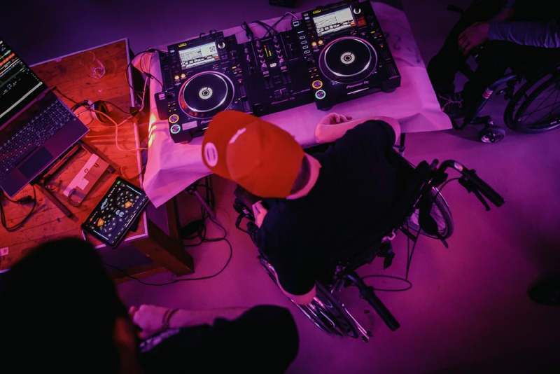 DEEJAY Tom Foto